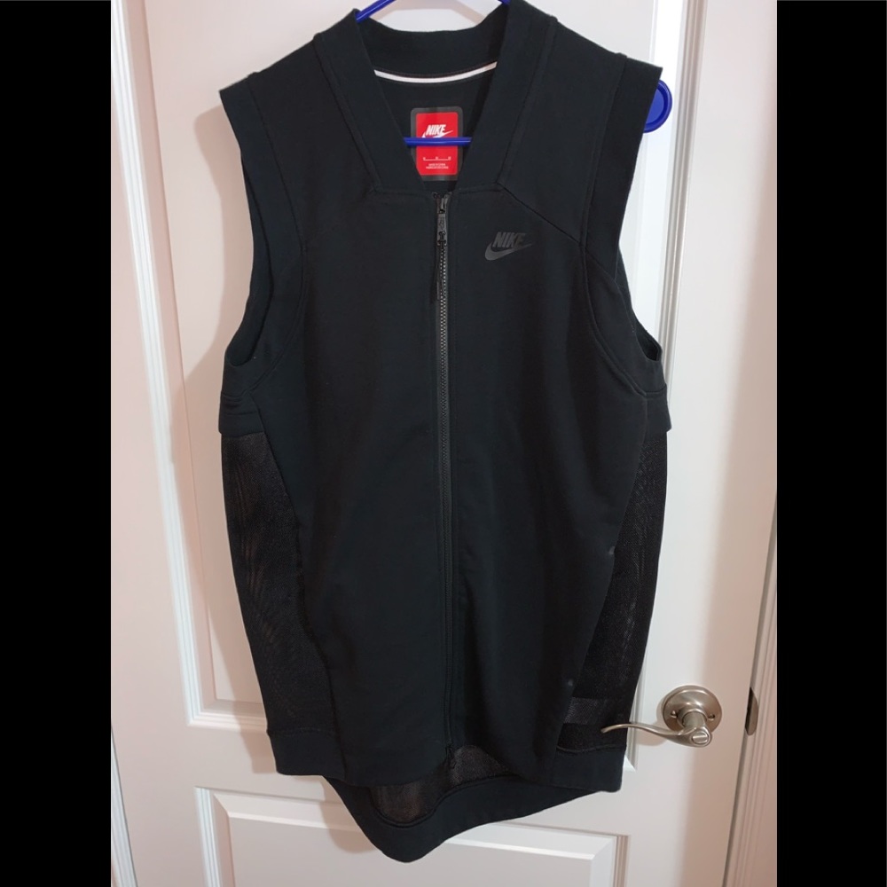 BRAND NEW Men’s Nike zip up